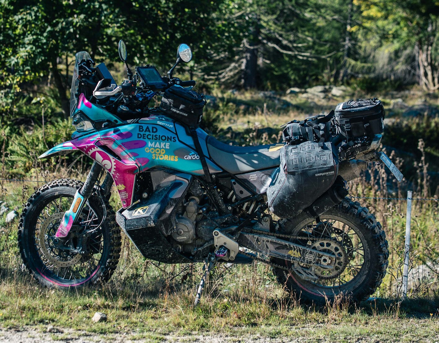 Rolsluitingen versus ritsen: wat maakt motorbagage nu echt waterdicht?