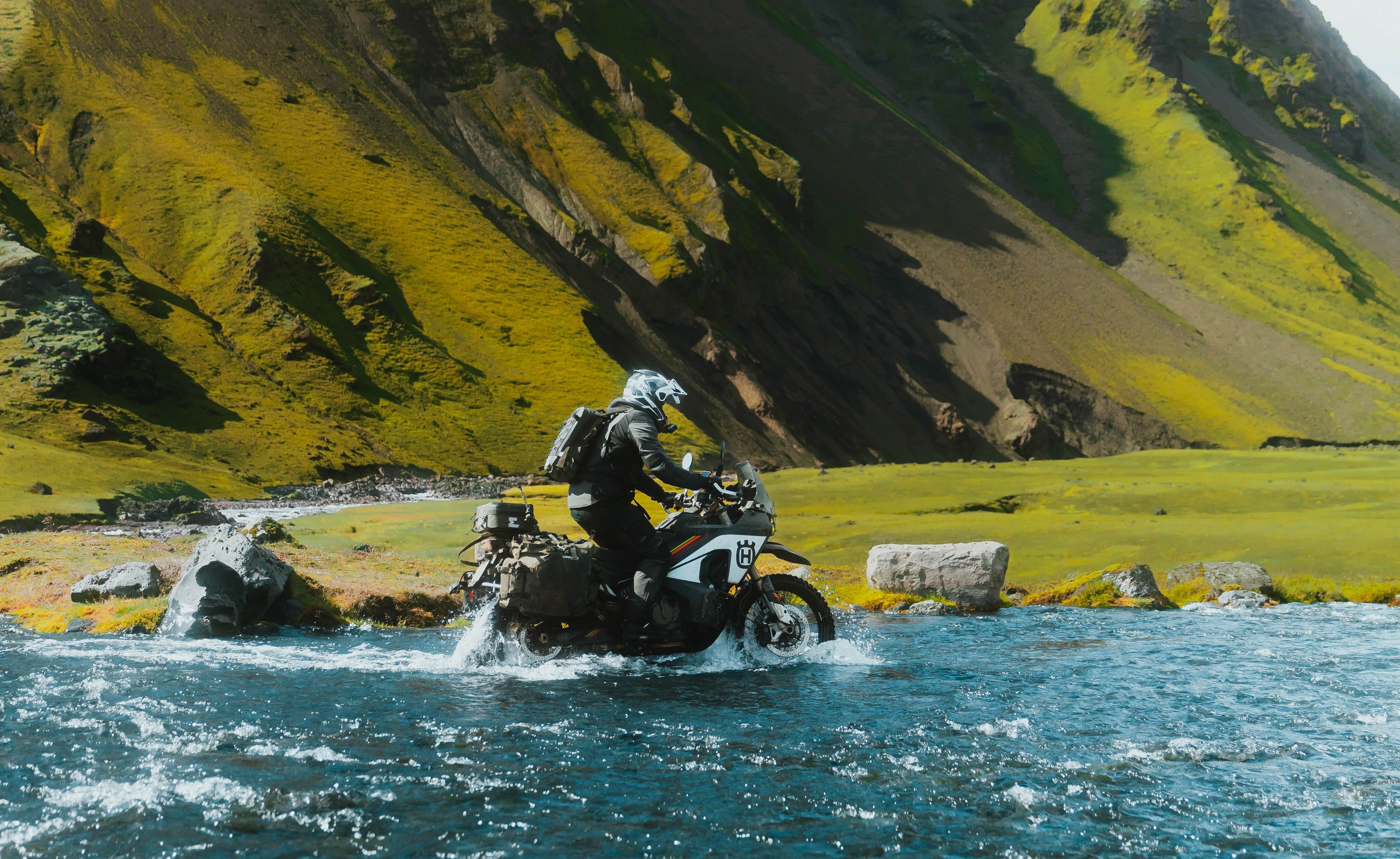 Soft vs. hard-panniers: wat werkt echt bij adventure-rijden in de praktijk