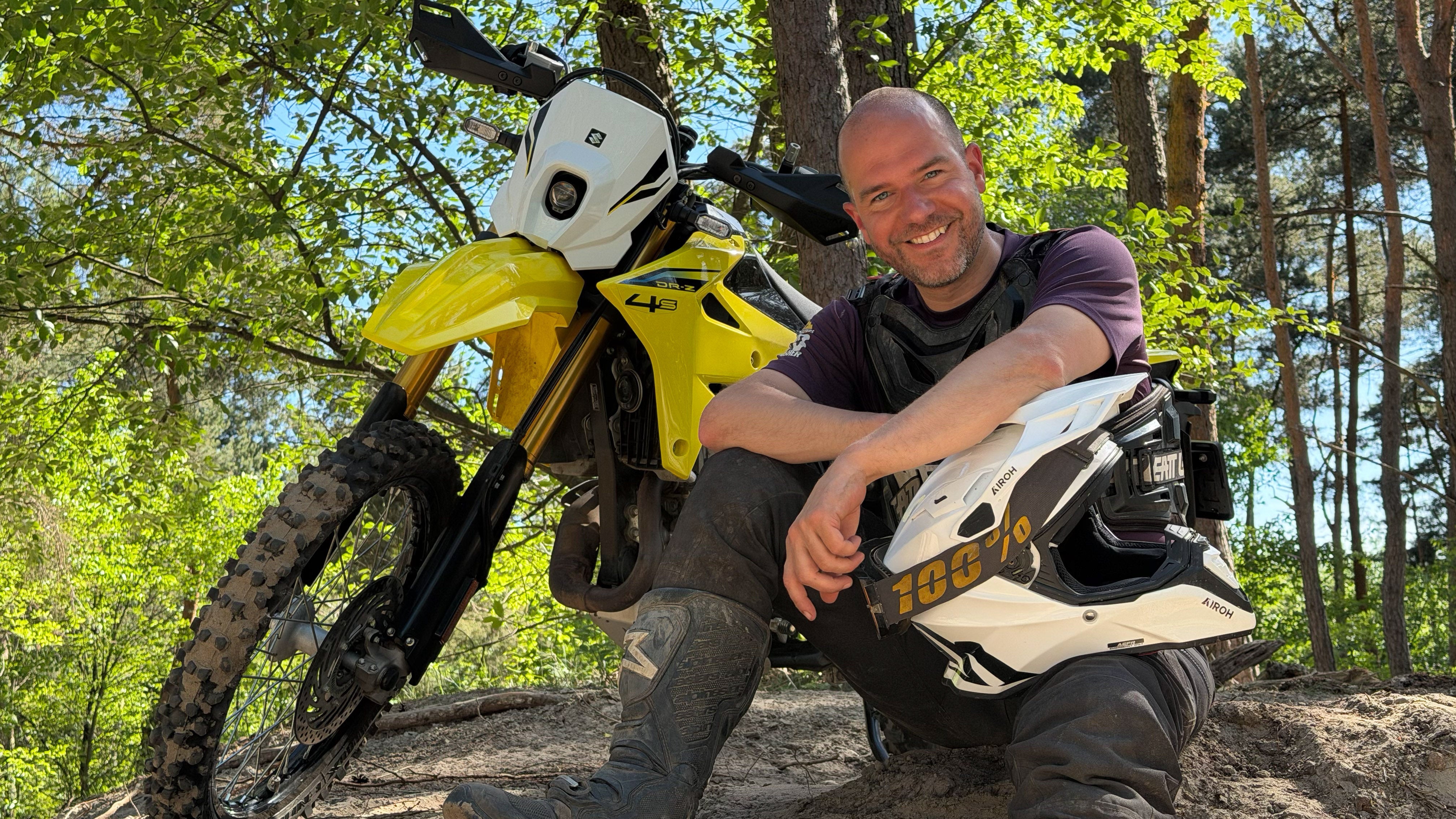 De motor is het excuus: de Baja 1000 op een DR-Z400