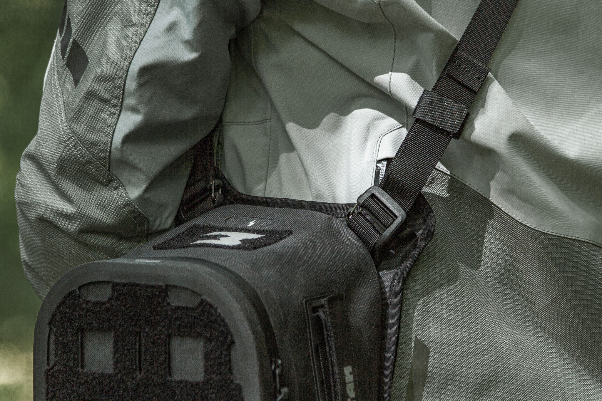 LIGHT SHOULDER STRAP